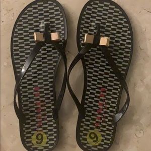 Adorable COACH sandals Size 9